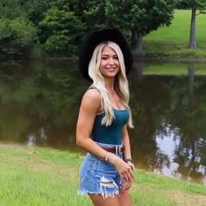 Meet your Posher, Kellyanne